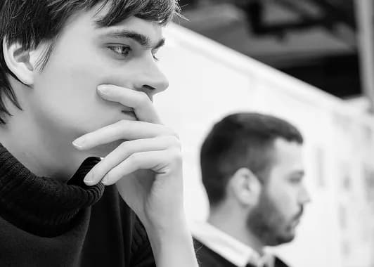 Людина працює